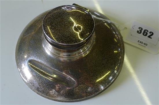 Edwardian silver capstan inkwell with pen rest, William Aitken, Birmingham(-)